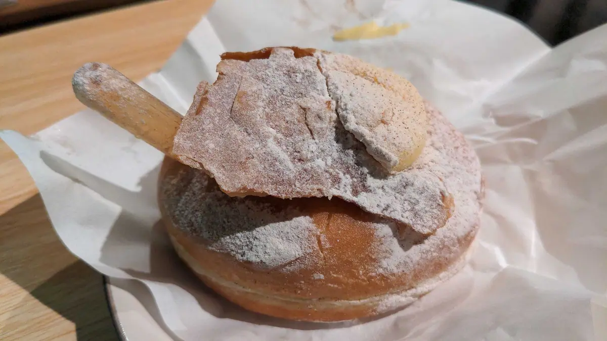 Krispy Kreme – doughnut shop in Molehill Green, Stansted Mountfitchet